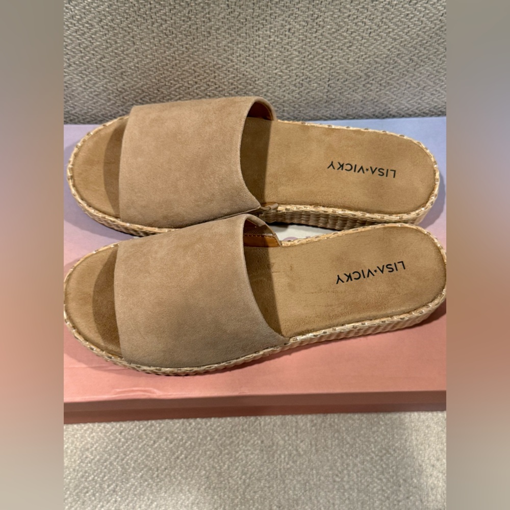 LISA VICKY Women's Tan Slide Sandals SIZE 6